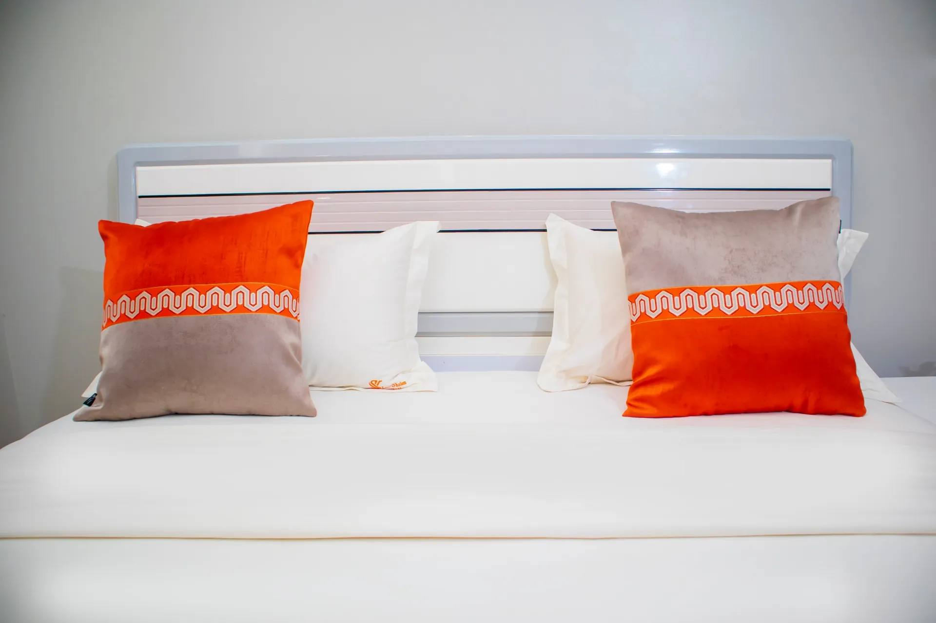 La Shalom Hotel room