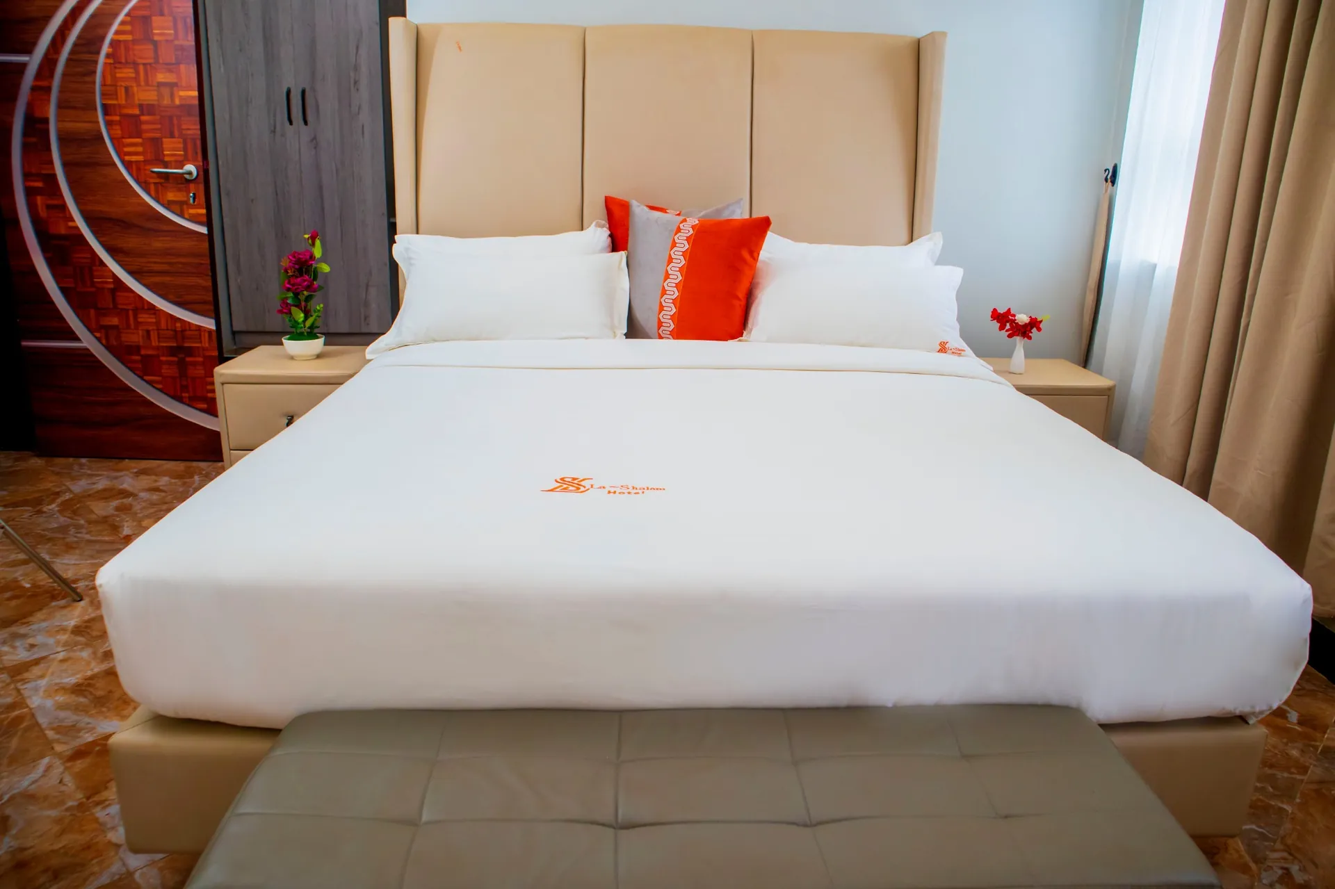 La Shalom Hotel room